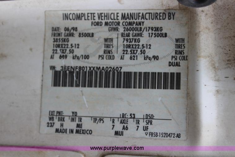 image for item BM9337 1999 Ford F800 flatbed truck with mud mixer