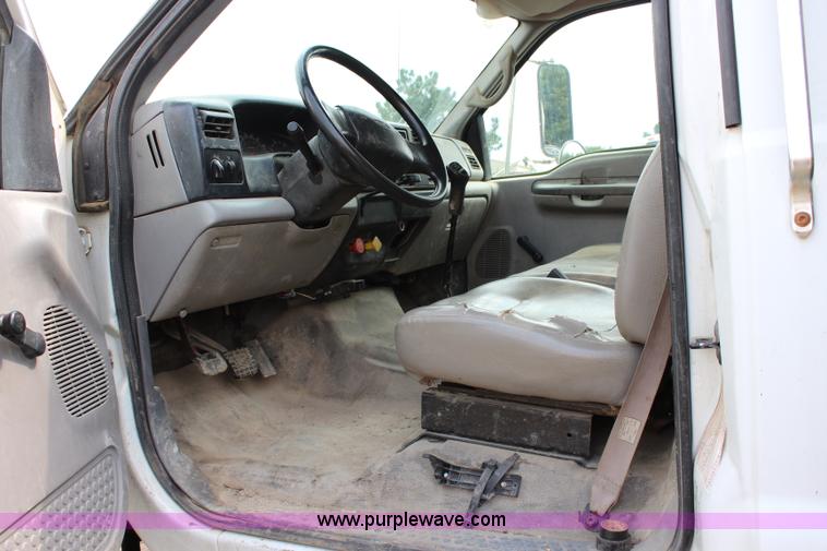 image for item BM9338 2000 Ford F750 flatbed truck with mud mixer