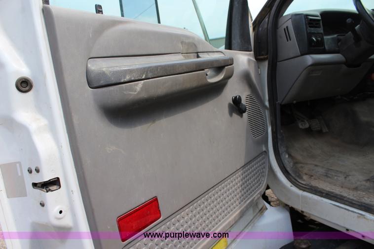 image for item BM9338 2000 Ford F750 flatbed truck with mud mixer