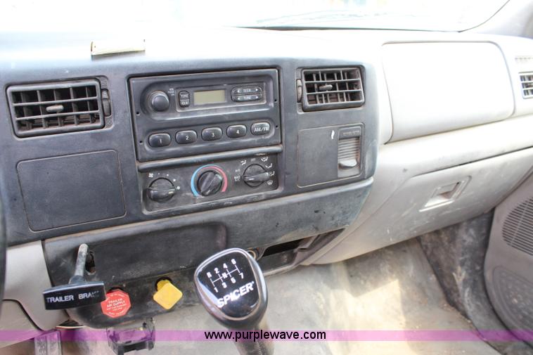 image for item BM9338 2000 Ford F750 flatbed truck with mud mixer