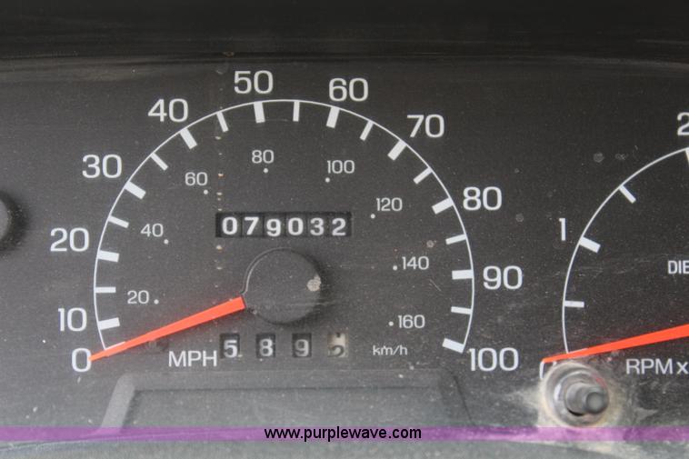 image for item BM9338 2000 Ford F750 flatbed truck with mud mixer