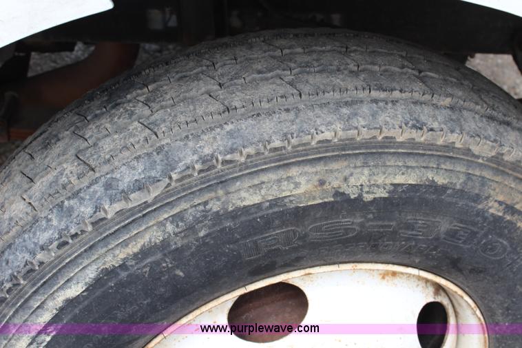 image for item BM9338 2000 Ford F750 flatbed truck with mud mixer