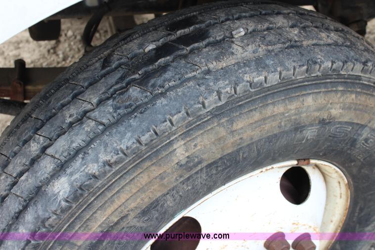 image for item BM9338 2000 Ford F750 flatbed truck with mud mixer