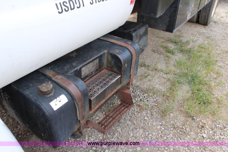 image for item BM9338 2000 Ford F750 flatbed truck with mud mixer