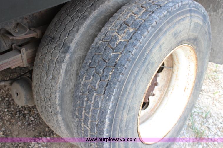 image for item BM9338 2000 Ford F750 flatbed truck with mud mixer