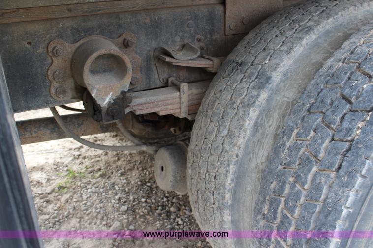 image for item BM9338 2000 Ford F750 flatbed truck with mud mixer