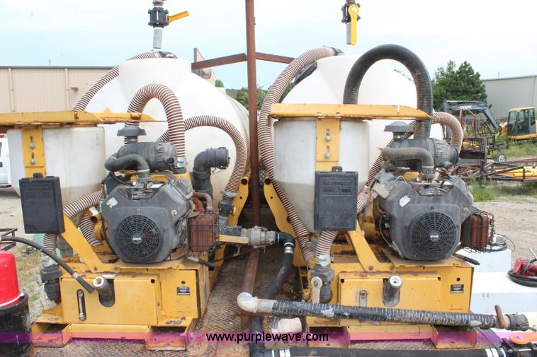 image for item BM9338 2000 Ford F750 flatbed truck with mud mixer