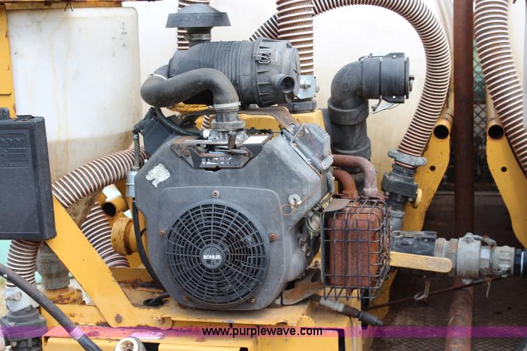 image for item BM9338 2000 Ford F750 flatbed truck with mud mixer