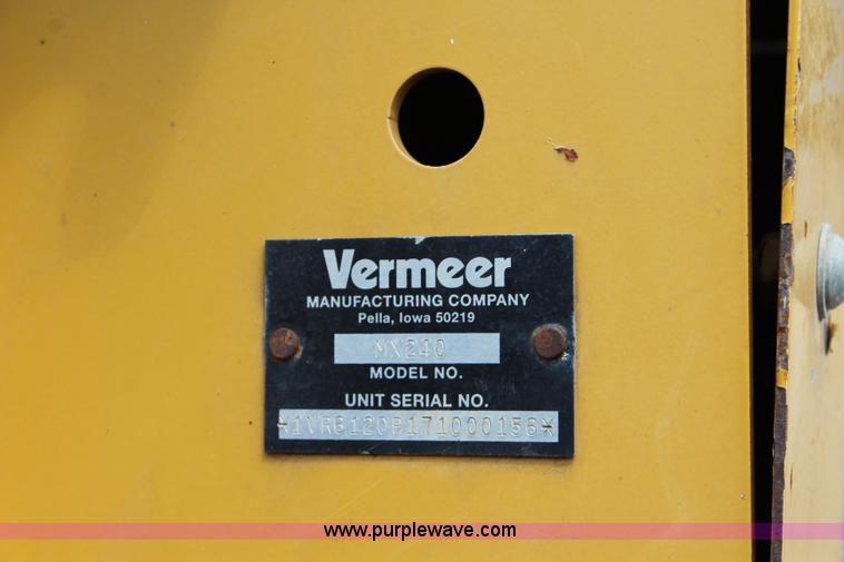 image for item BM9338 2000 Ford F750 flatbed truck with mud mixer