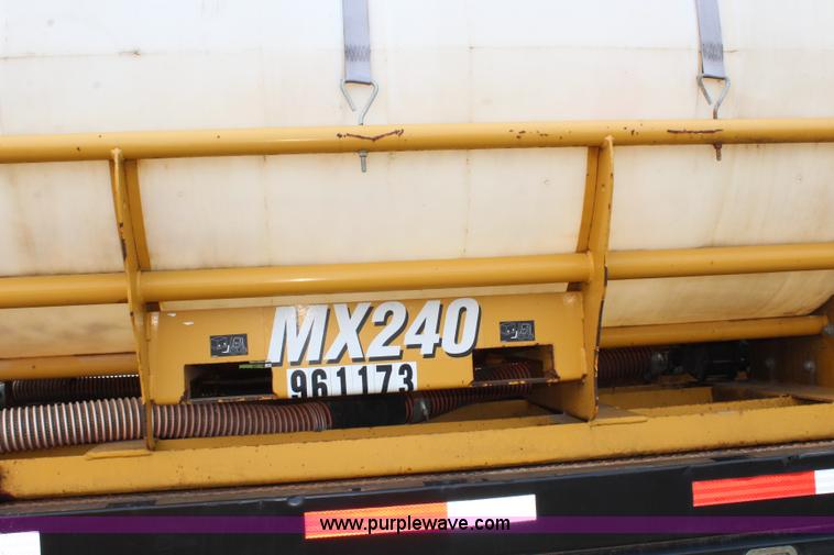 image for item BM9338 2000 Ford F750 flatbed truck with mud mixer