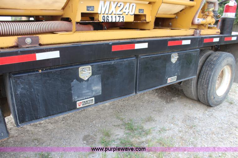 image for item BM9338 2000 Ford F750 flatbed truck with mud mixer