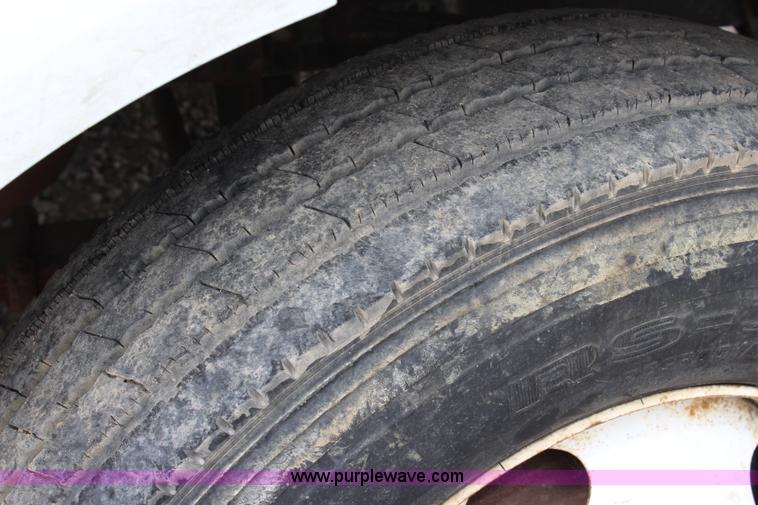 image for item BM9338 2000 Ford F750 flatbed truck with mud mixer