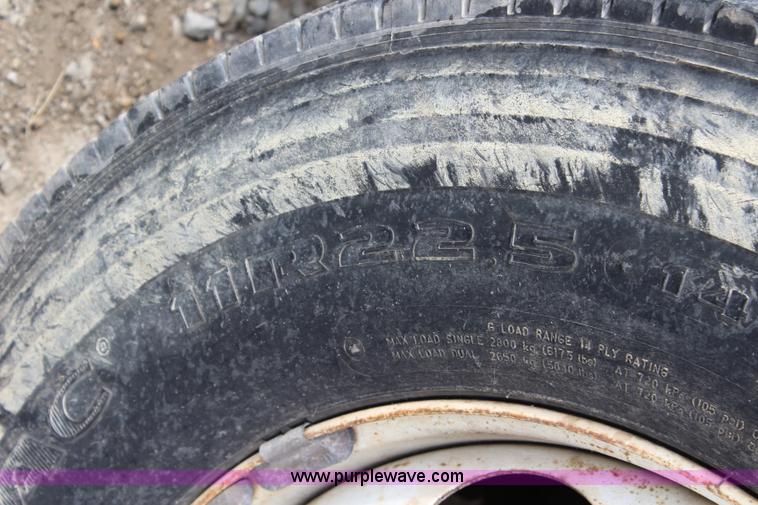 image for item BM9338 2000 Ford F750 flatbed truck with mud mixer