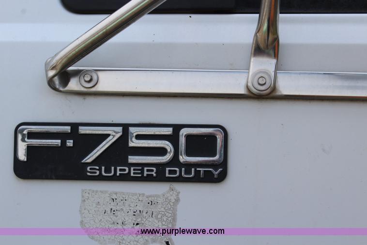 image for item BM9338 2000 Ford F750 flatbed truck with mud mixer