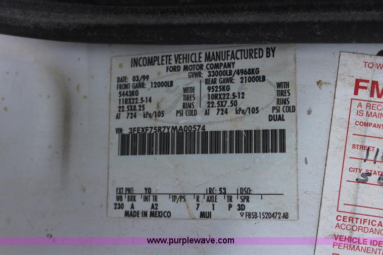 image for item BM9338 2000 Ford F750 flatbed truck with mud mixer