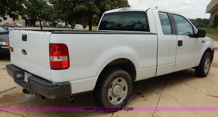 image for item BM9342 2006 Ford F150 XL SuperCab pickup truck