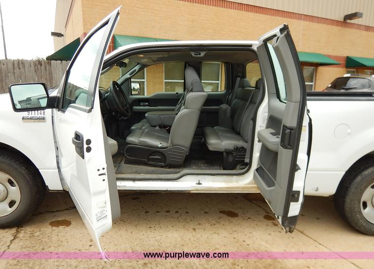 image for item BM9342 2006 Ford F150 XL SuperCab pickup truck