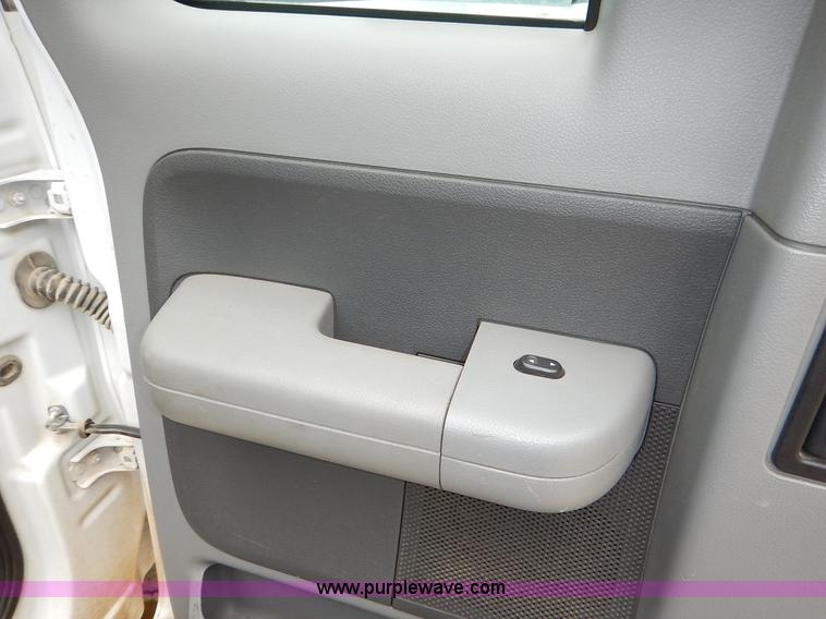 image for item BM9342 2006 Ford F150 XL SuperCab pickup truck