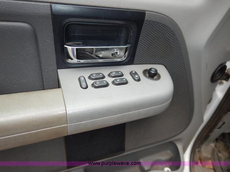 image for item BM9342 2006 Ford F150 XL SuperCab pickup truck