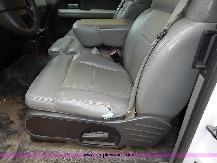 image for item BM9342 2006 Ford F150 XL SuperCab pickup truck