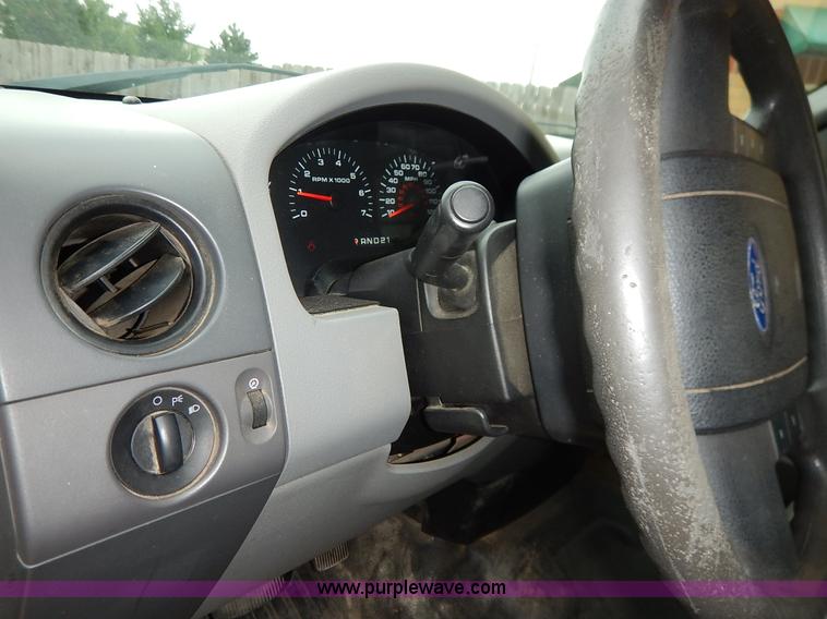 image for item BM9342 2006 Ford F150 XL SuperCab pickup truck