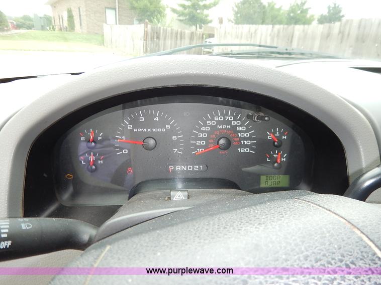 image for item BM9342 2006 Ford F150 XL SuperCab pickup truck