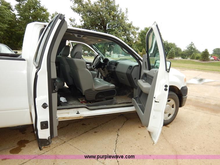 image for item BM9342 2006 Ford F150 XL SuperCab pickup truck