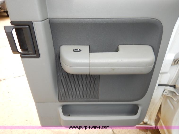 image for item BM9342 2006 Ford F150 XL SuperCab pickup truck