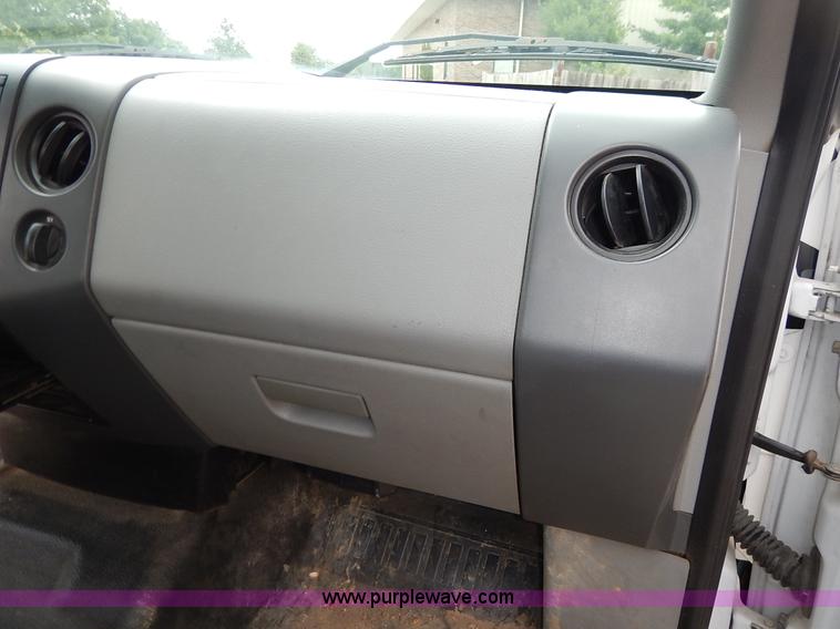 image for item BM9342 2006 Ford F150 XL SuperCab pickup truck