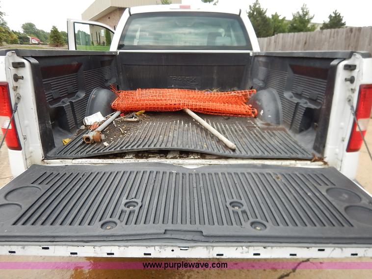 image for item BM9342 2006 Ford F150 XL SuperCab pickup truck