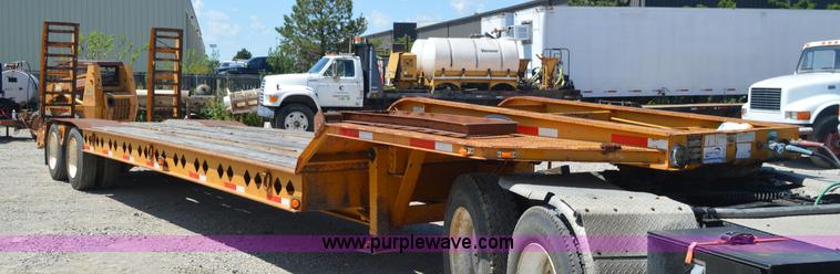 image for item J5761 2001 Fontaine LT-7-35HBTW equipment trailer