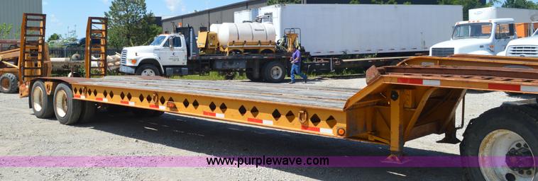 image for item J5761 2001 Fontaine LT-7-35HBTW equipment trailer