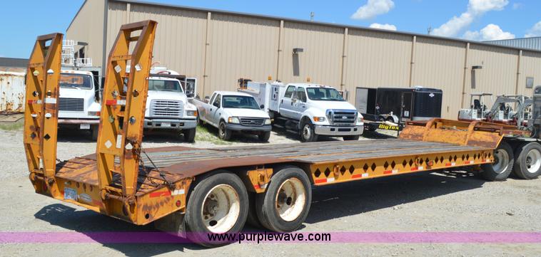 image for item J5761 2001 Fontaine LT-7-35HBTW equipment trailer