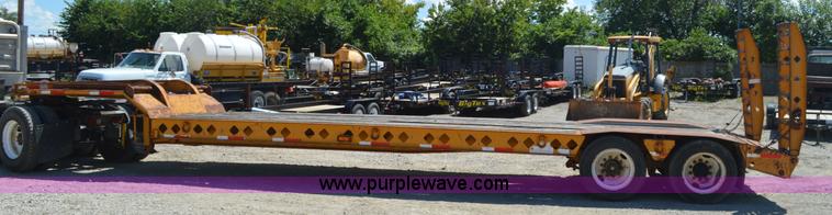 image for item J5761 2001 Fontaine LT-7-35HBTW equipment trailer