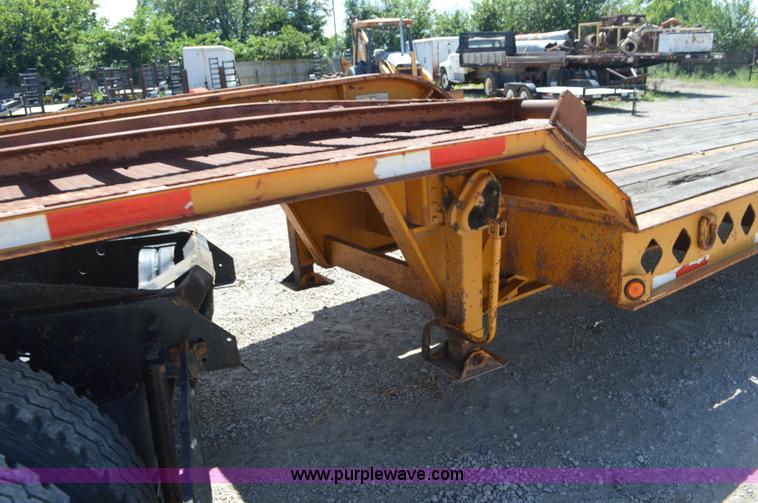 image for item J5761 2001 Fontaine LT-7-35HBTW equipment trailer