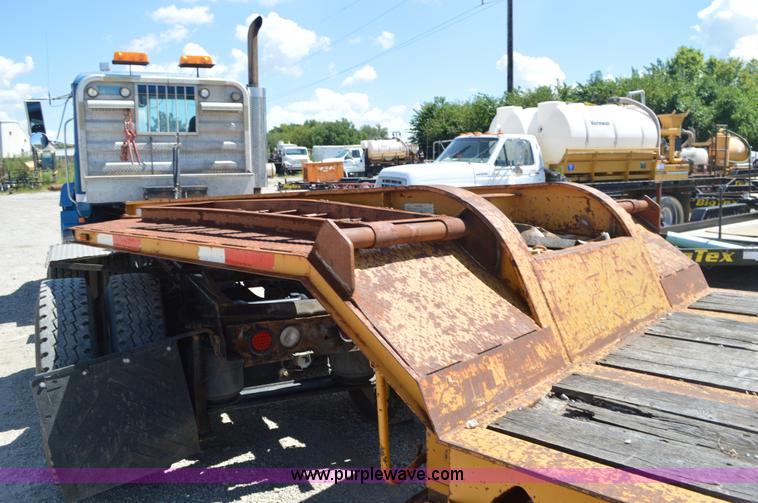 image for item J5761 2001 Fontaine LT-7-35HBTW equipment trailer