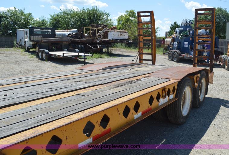 image for item J5761 2001 Fontaine LT-7-35HBTW equipment trailer