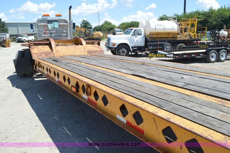 image for item J5761 2001 Fontaine LT-7-35HBTW equipment trailer