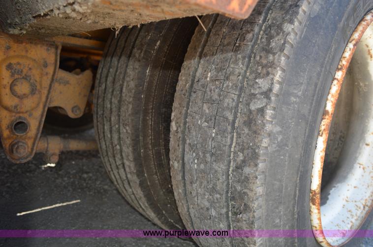 image for item J5761 2001 Fontaine LT-7-35HBTW equipment trailer