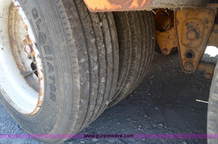 image for item J5761 2001 Fontaine LT-7-35HBTW equipment trailer