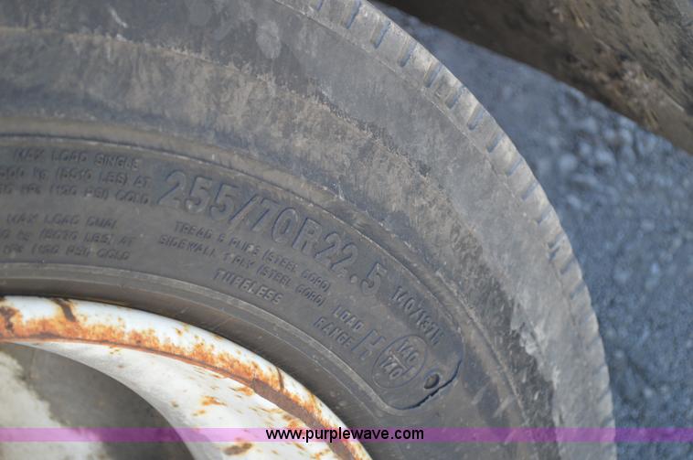 image for item J5761 2001 Fontaine LT-7-35HBTW equipment trailer