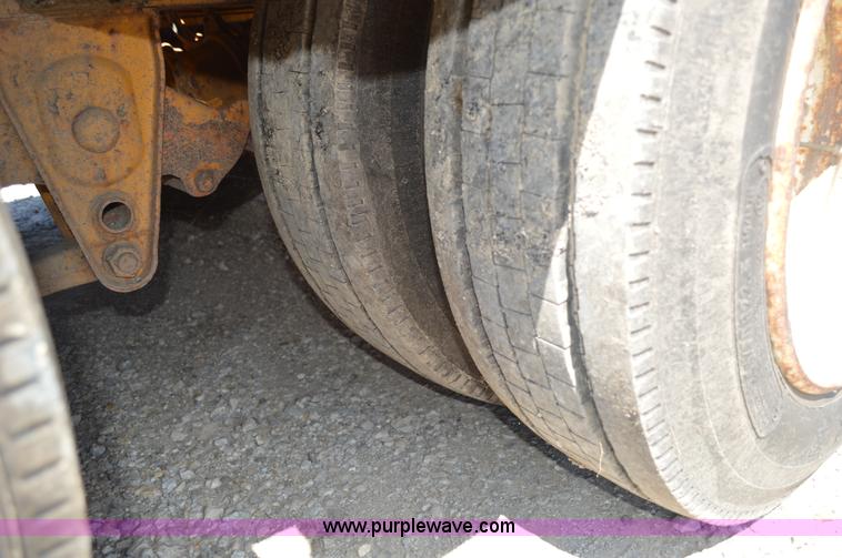 image for item J5761 2001 Fontaine LT-7-35HBTW equipment trailer