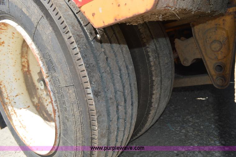 image for item J5761 2001 Fontaine LT-7-35HBTW equipment trailer