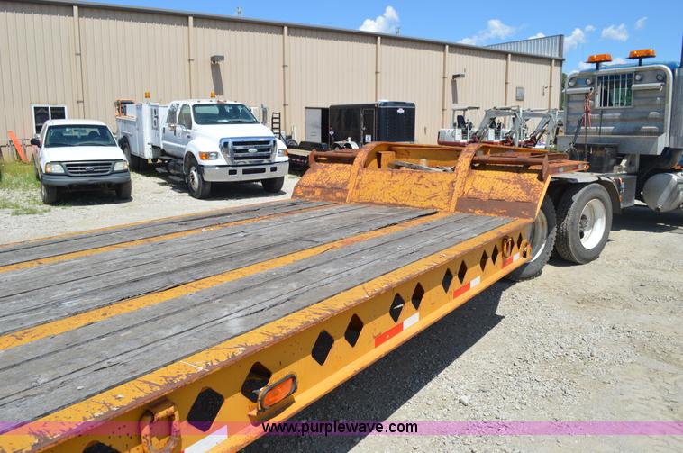 image for item J5761 2001 Fontaine LT-7-35HBTW equipment trailer
