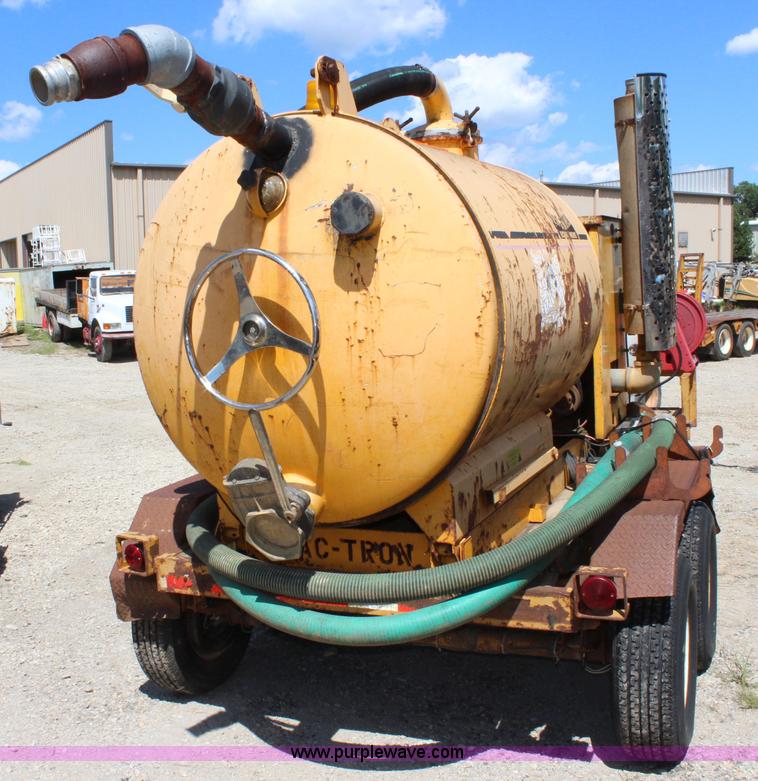 image for item J5932 1998 Vactron vacuum trailer