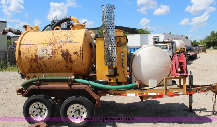 image for item J5932 1998 Vactron vacuum trailer