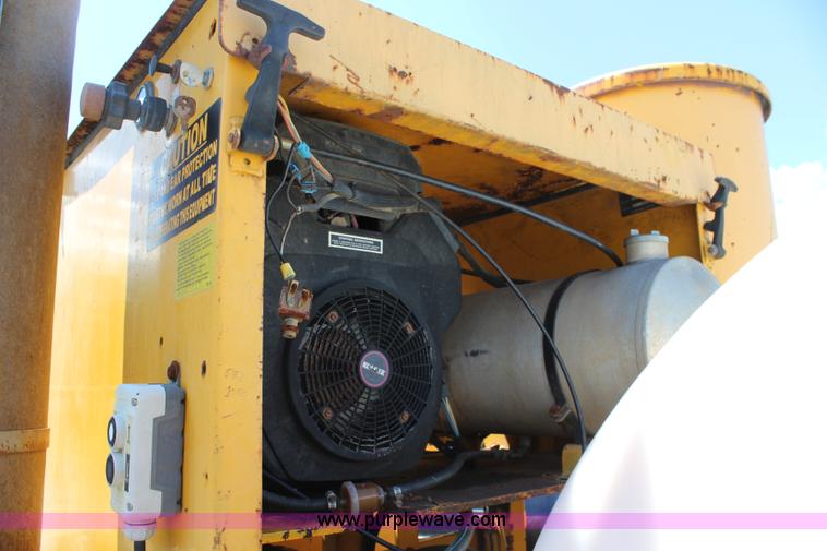 image for item J5932 1998 Vactron vacuum trailer