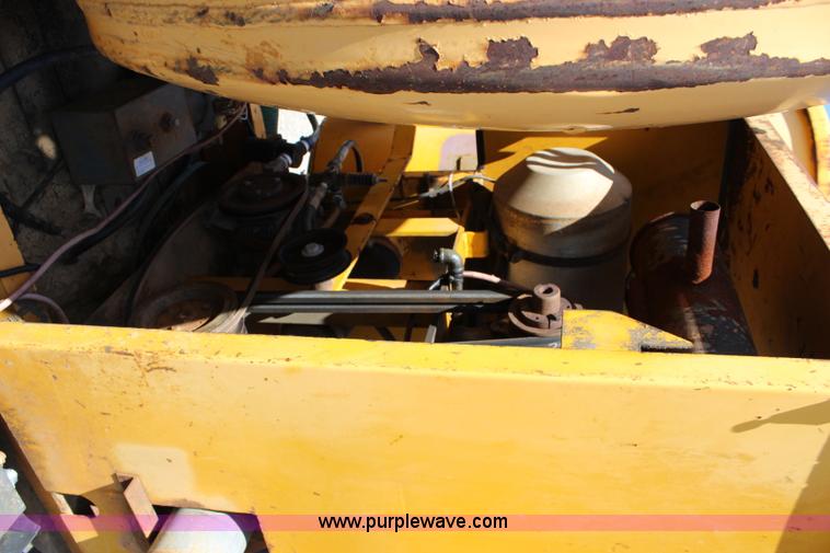 image for item J5932 1998 Vactron vacuum trailer