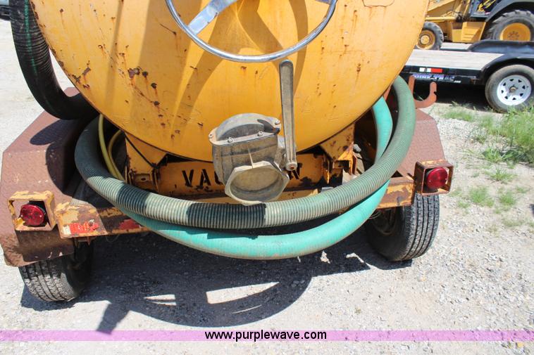 image for item J5932 1998 Vactron vacuum trailer