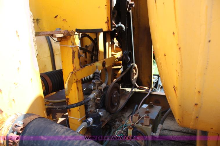 image for item J5932 1998 Vactron vacuum trailer